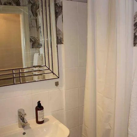 Gehobenes Im Zentrum Apartman